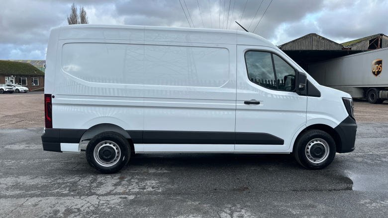 Renault Master Mwb Diesel Fwd MM35 Blue dCi 130 Advance Medium Roof Van